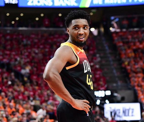 阵容中还包 阵容中还包