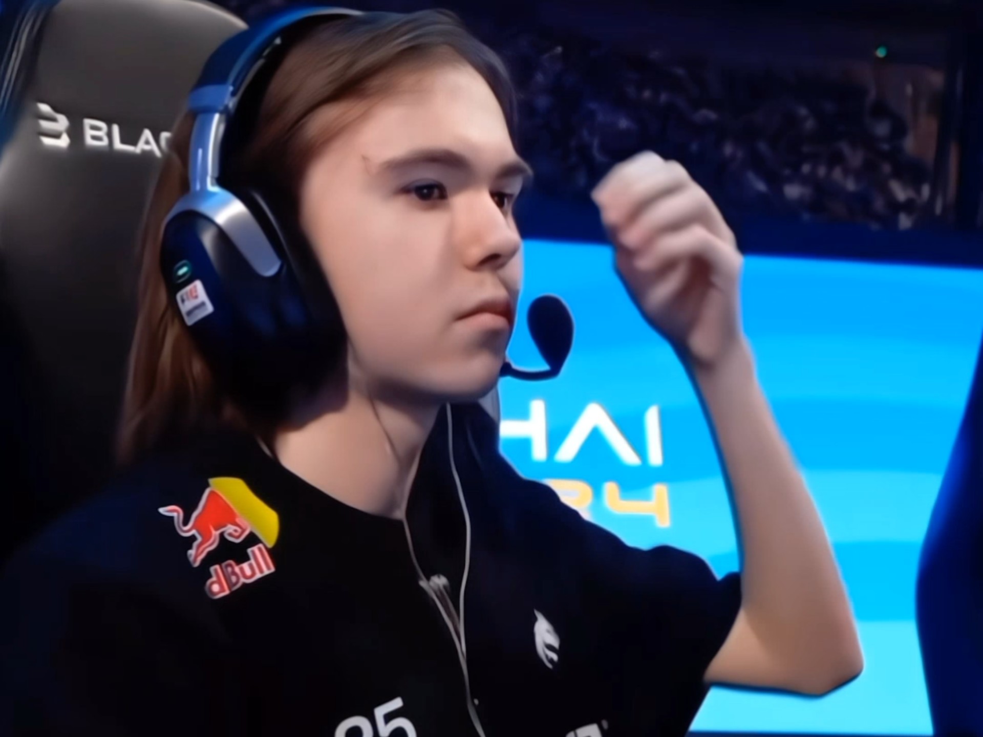 但他无论在 但他无论在